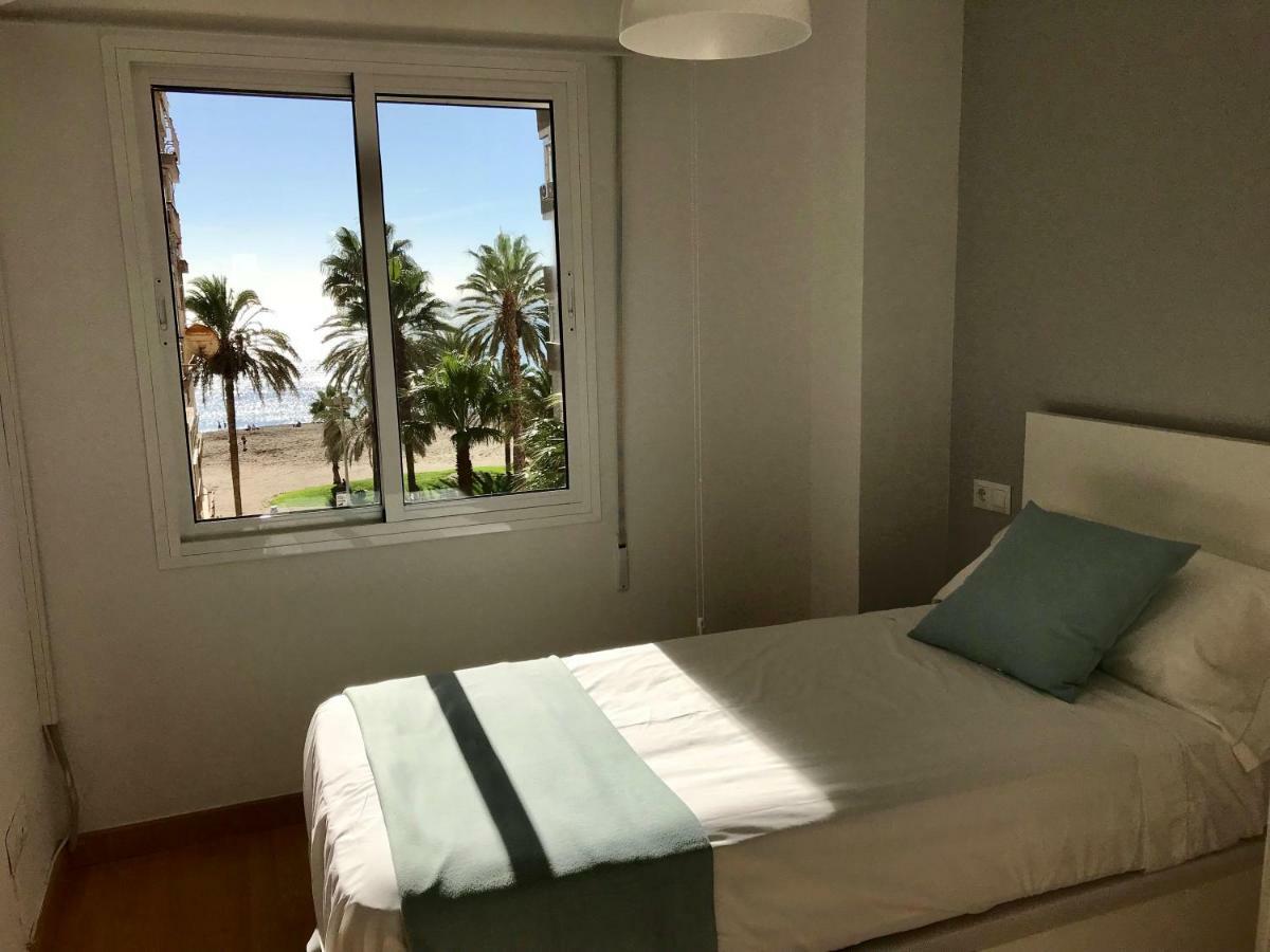 Malagueta Blue Apartment Malaga Bagian luar foto