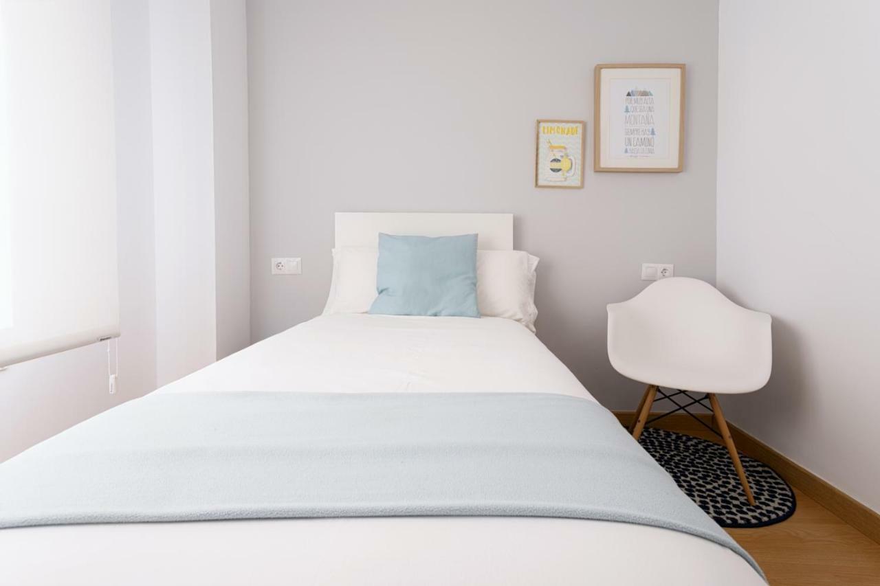 Malagueta Blue Apartment Malaga Bagian luar foto