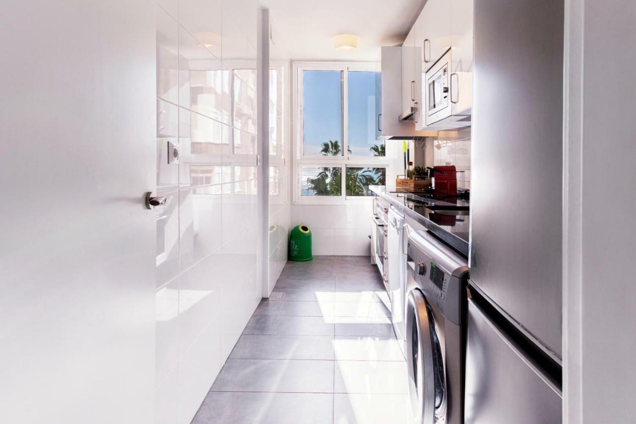 Malagueta Blue Apartment Malaga Bagian luar foto
