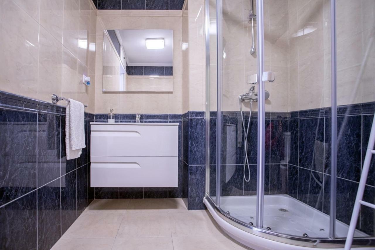 Malagueta Blue Apartment Malaga Bagian luar foto