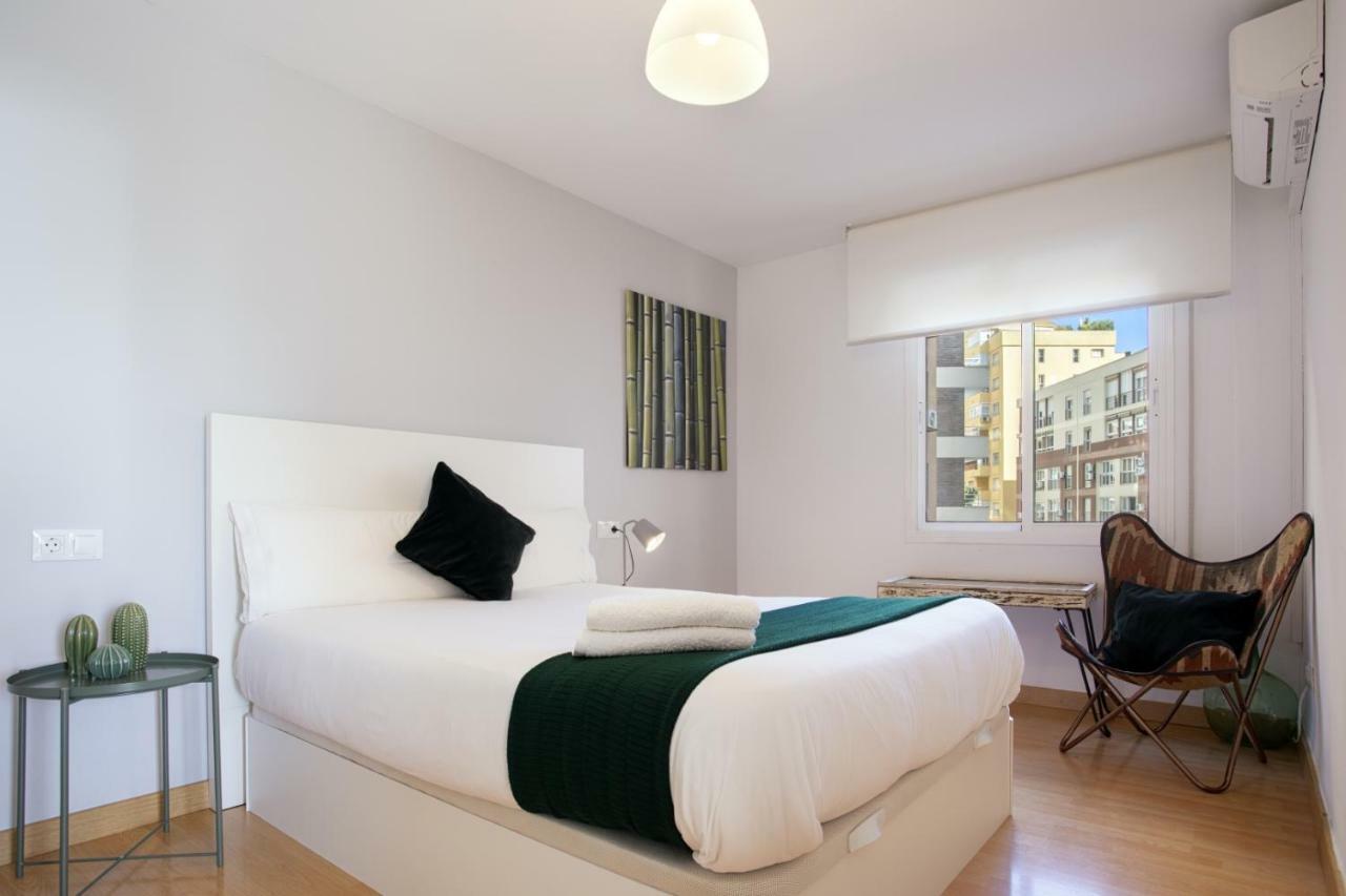 Malagueta Blue Apartment Malaga Bagian luar foto